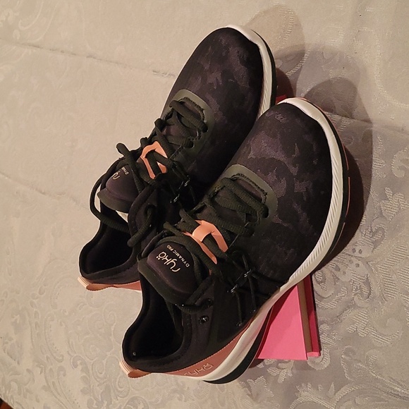 Ryka Dynamic Pro Black Camo Size 6 Women's Sneakers - Picture 10 of 11